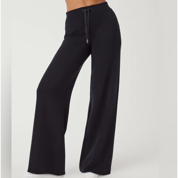 SPANX “Air Essentials Wide Leg Pant” Very Black Size Medium New With Tag! - Picture 2 of 13